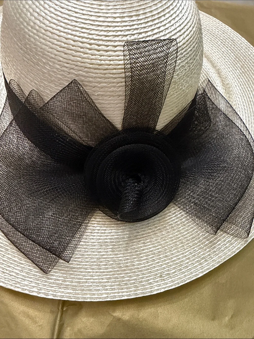 Vintage Elegant Derby Cream Straw Hat with Black Ribbon Accent